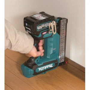 Makita XGT aku hřebíkovačka Li-ion XGT 40V, bez aku Z, FN001GZ