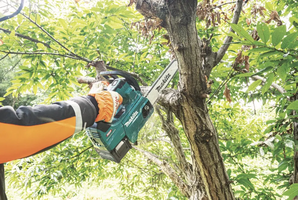 Makita XGT aku řetězová pila 250 mm Li-ion XGT 40V, bez aku Z, UC002GZ01