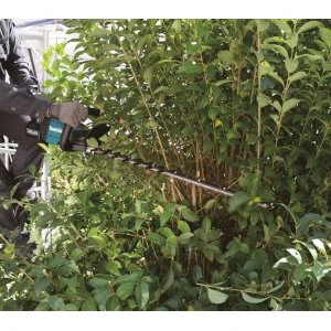 Makita XGT aku plotostřih 600mm Li-ion XGT 40V,bez aku Z, UH006GZ