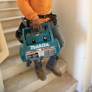 Makita XGT aku kompresor Li-ion XGT 40V, bez aku Z, AC001GZ