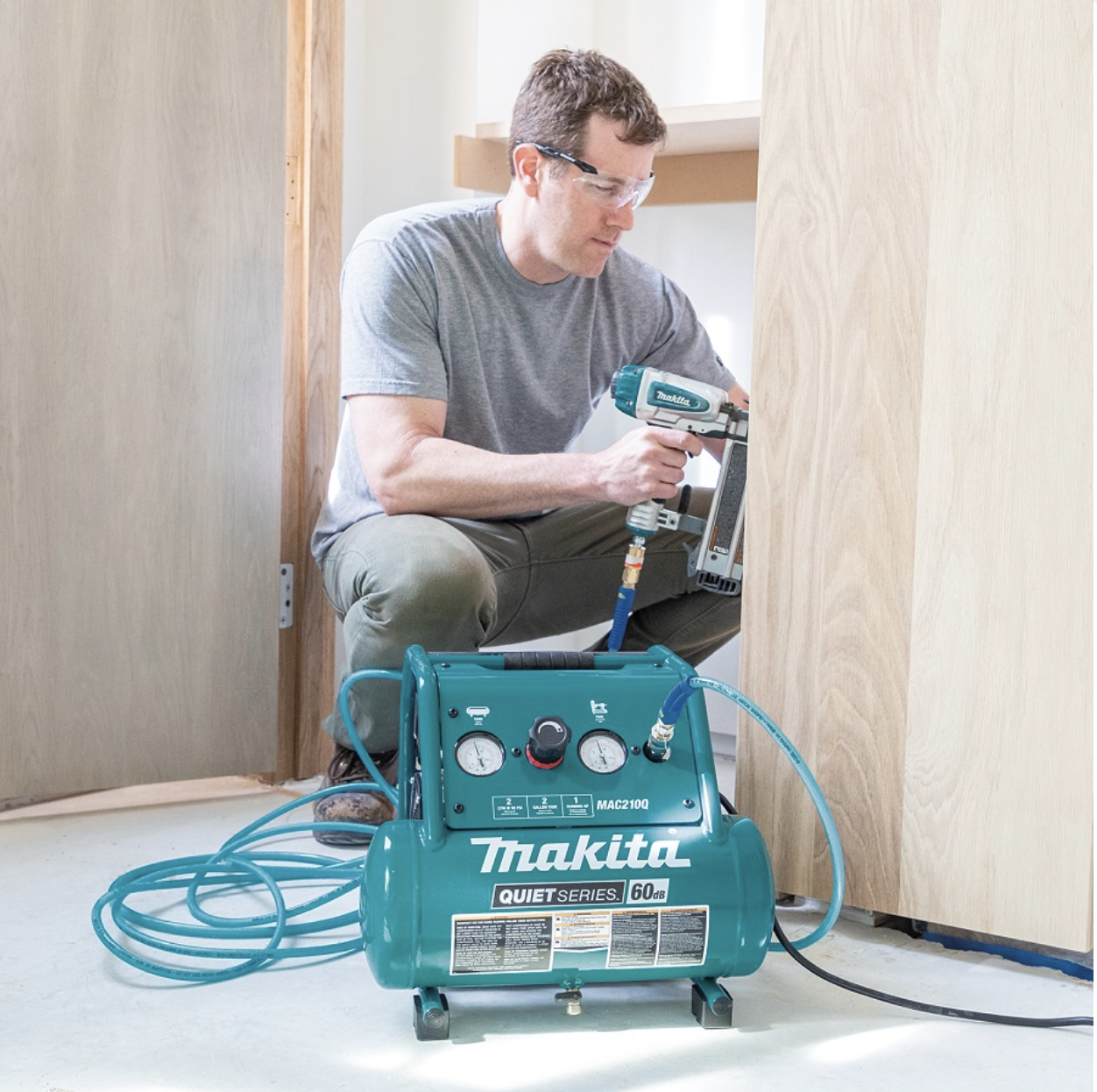 Makita Kompresor 650W, 22 kg, MAC210Q