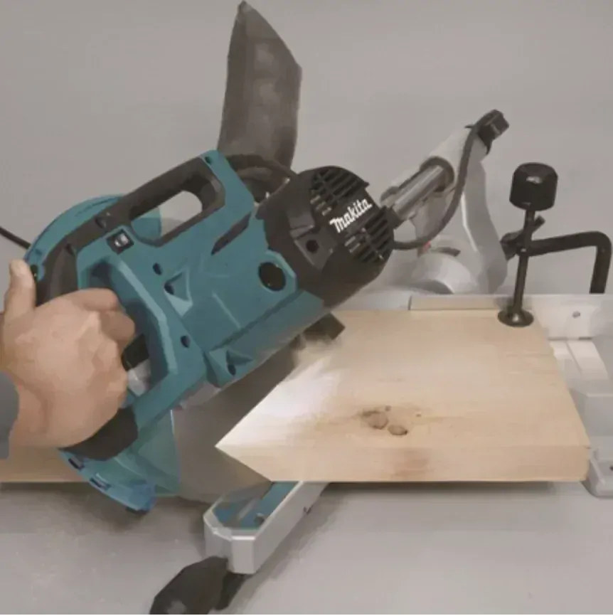 Makita LS1110F Pokosová pila se světlem 260mm,1450W