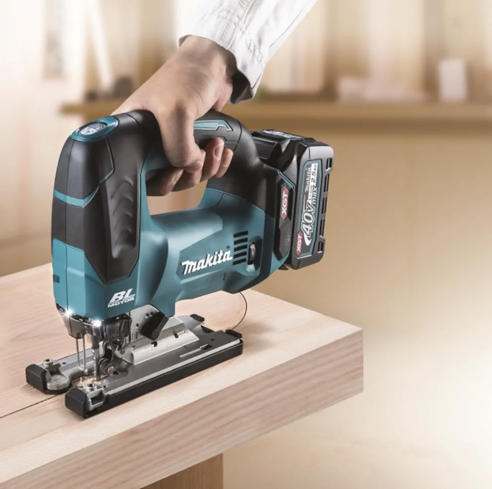 Makita XGT aku bezuhlíková přímočará pila Li-ion XGT 40V,bez aku Z, JV002GZ