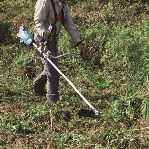 Makita aku křovinořez Li-ion XGT 40V, bez aku Z, UR016GZ