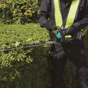 Makita XGT aku plotostřih 600mm Li-ion XGT 40V,bez aku Z, UH021GZ