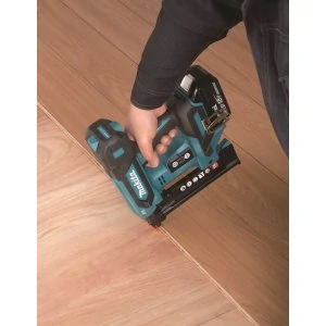 Makita aku sponkovačka Li-ion LXT 18V, bez aku Z, DST630Z