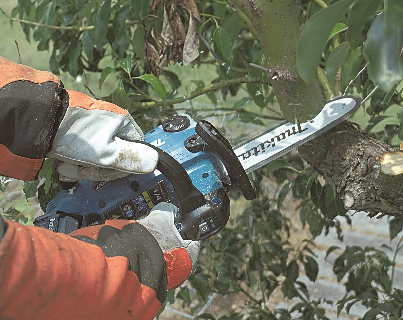 Makita XGT aku řetězová pila 250 mm Li-ion XGT 40V, bez aku Z, UC031GZ