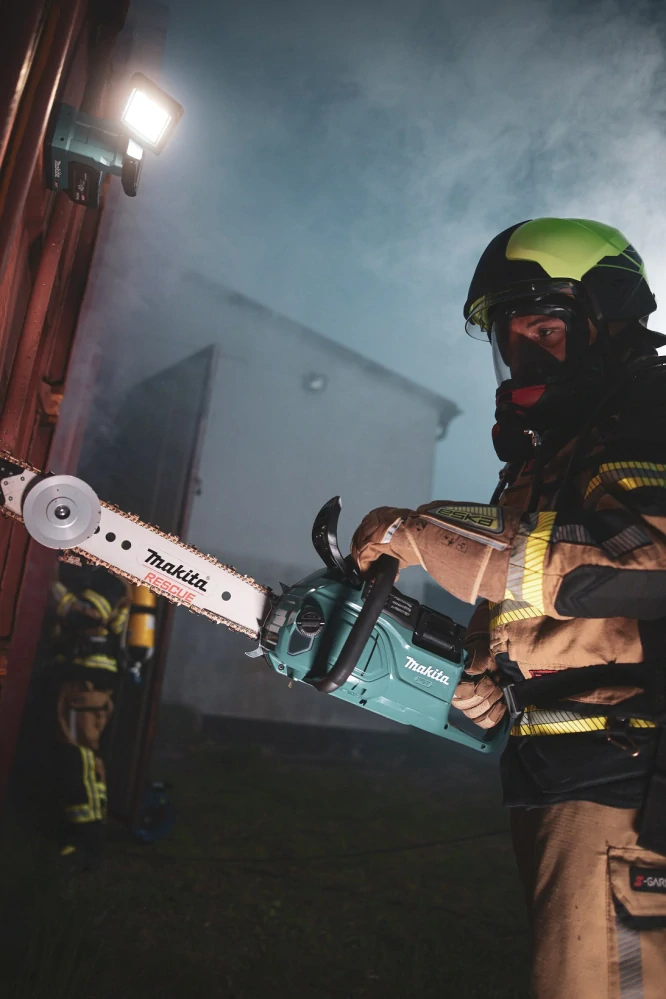 Makita XGT aku záchranářská řetězová pila Li-ion XGT 40V, bez aku Z, UC033GZ