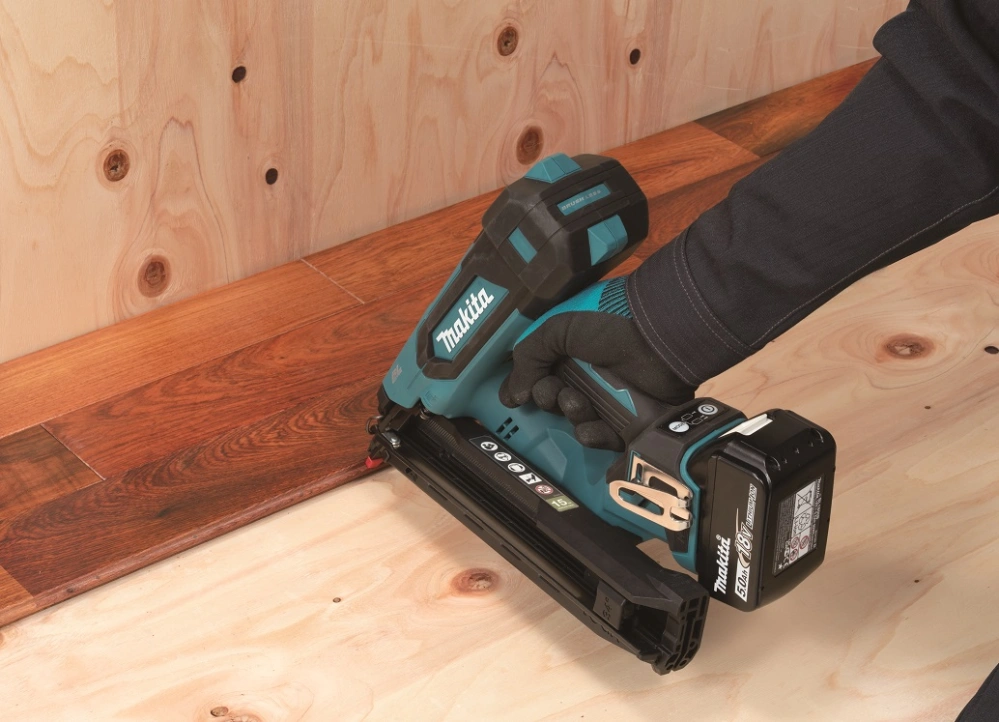 Makita aku hřebíkovačka Li-ion LXT 18V, bez aku Z, DBN620Z