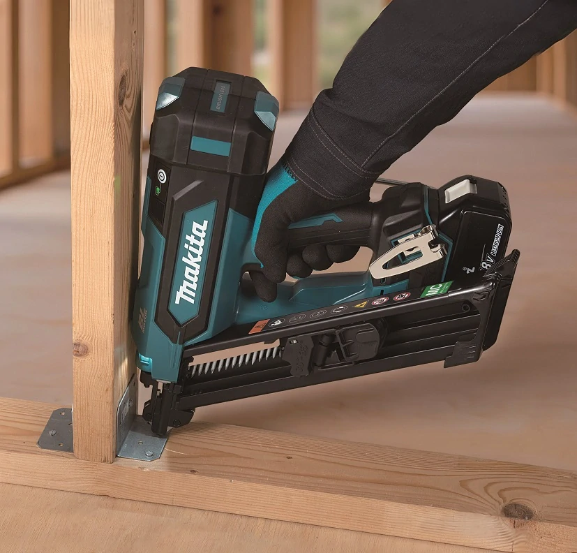 Makita aku hřebíkovačka na kovové spoje Li-ion LXT 18V, bez aku Z, DBN640ZK