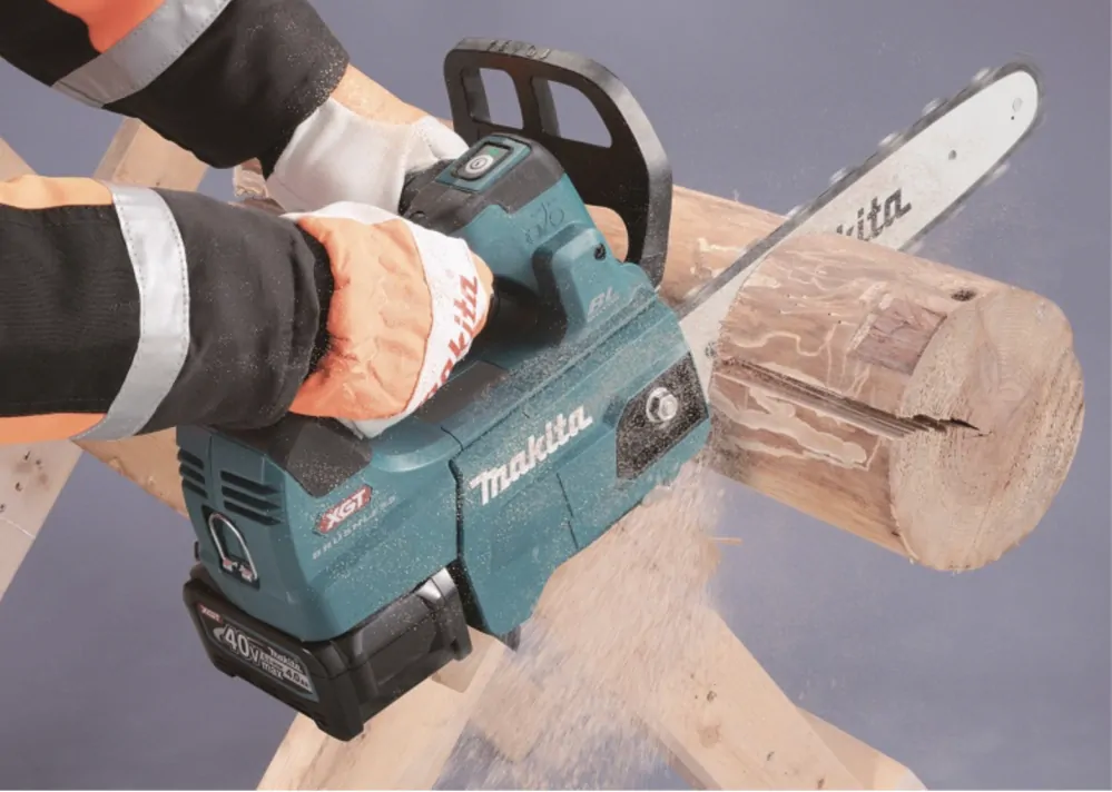 Makita XGT aku řetězová pila 250 mm Li-ion XGT 40V/4,0Ah, UC002GM102