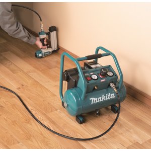 Makita XGT aku kompresor Li-ion XGT 40V, bez aku Z, AC001GZ
