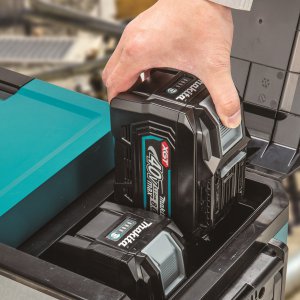 Makita XGT/LXT aku chladící a ohřívací box 29l Li-ion XGT/LXT,bez aku Z, CW004GZ