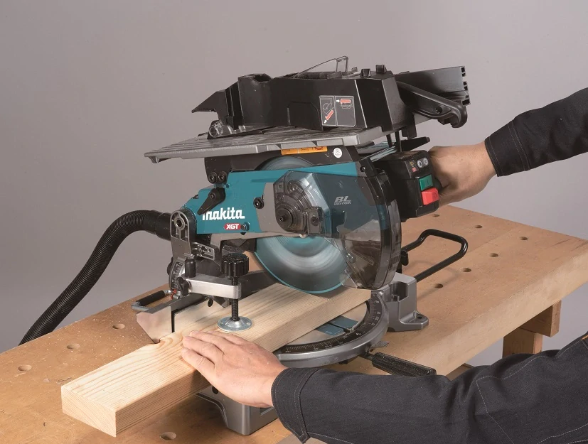 Makita aku stolní a pokosová pila s AWS 260mm Li-ion XGT 40V bez aku Z, LH001GZ