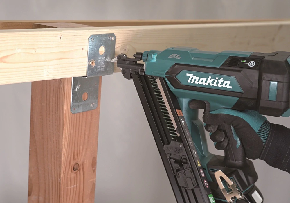 Makita aku hřebíkovačka na kovové spoje Li-ion LXT 18V, bez aku Z, DBN640ZK