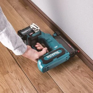 Makita XGT aku hřebíkovačka Li-ion XGT 40V,Makpac,bez aku Z, PT001GZ01 