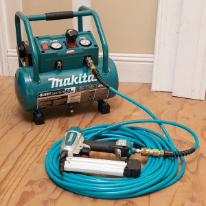 Makita XGT aku kompresor Li-ion XGT 40V, bez aku Z, AC001GZ