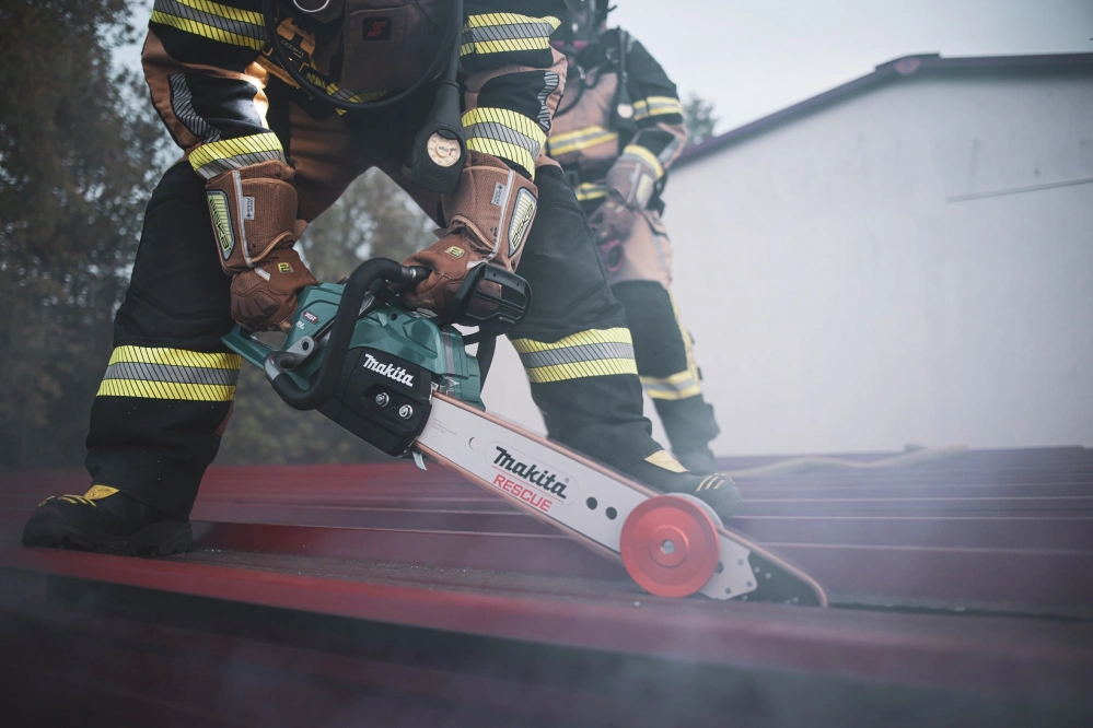 Makita XGT aku záchranářská řetězová pila Li-ion XGT 40V, bez aku Z, UC033GZ