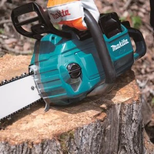 Makita XGT aku řetězová pila 400 mm Li-ion XGT 40V, bez aku Z, UC030GZ01