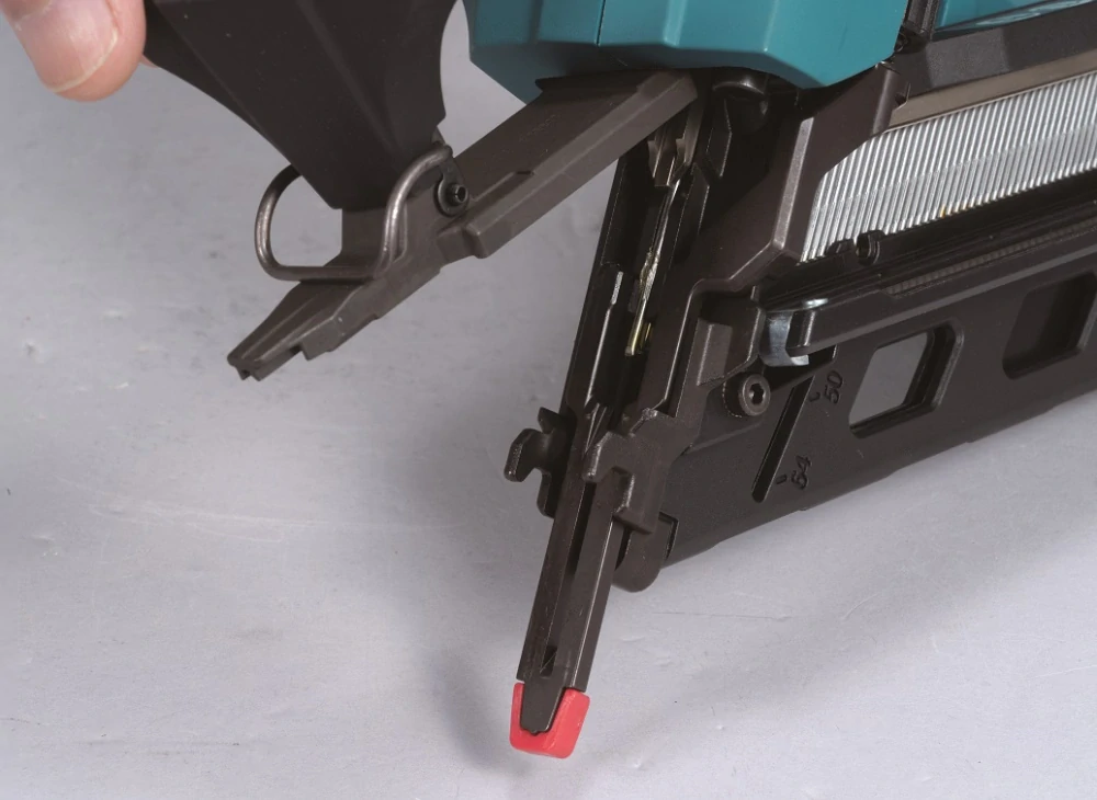 Makita aku hřebíkovačka Li-ion LXT 18V, bez aku Z, DBN620Z