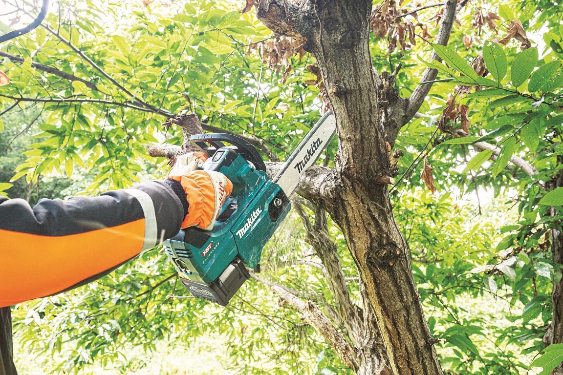 Makita XGT aku řetězová pila 350 mm Li-ion XGT 40V, bez aku Z UC004GZ01